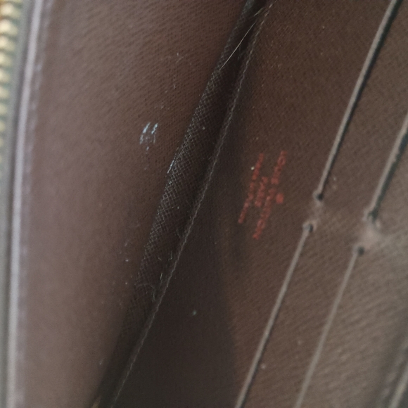 Authentic Louis Vuitton round zipper wallet - Picture 13 of 15